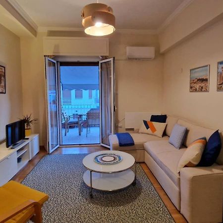 Cozy Apartment With Wrap Around Balcony Афины Экстерьер фото