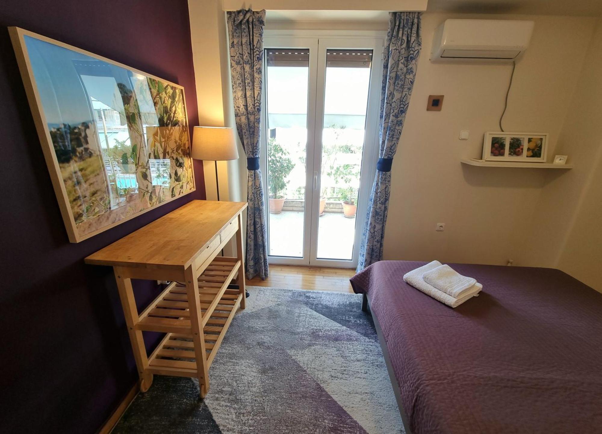 Cozy Apartment With Wrap Around Balcony Афины Экстерьер фото